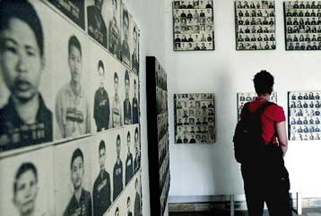 Η Πνομ Πενχ θα δικάσει τους ηγέτες των Ερυθρών Χμερ μετά το «ναυάγιο» με τον ΟΗΕ