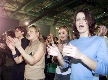 Τα κορυφαία στελέχη του ΠΑΣΟΚ παροτρύνουν σε δράση τη Νεολαία του κόμματος