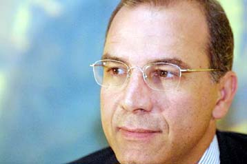 Ο Αντώνης Χασιώτης αντικαθιστά τον Ιωάννη Μάνο στο τιμόνι της Γενικής Τράπεζας