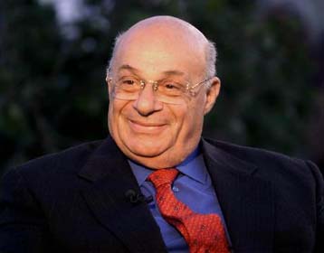 Σάλος στην Κύπρο από τις εξωφρενικές αιτιάσεις του Ντενκτάς για τους πρόσφυγες