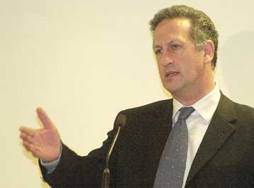 Αλλαγές στον εκλογικό νόμο και τη δημόσια διοίκηση προαναγγέλλει ο υπουργός Εσωτερικών