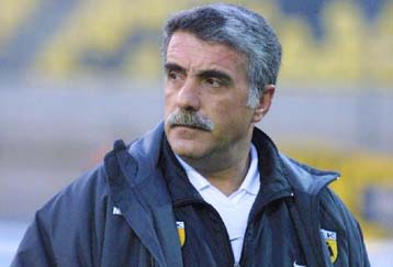 Εκατοντάδες φίλοι και παράγοντες αποχαιρέτησαν τη Δευτέρα τον Γιάννη Παθιακάκη