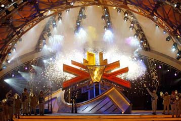 Προσωπικά εξετάζει ο Κ.Σημίτης το θέμα της μη αναφοράς του ονόματος τού Μ.Θεοδωράκη