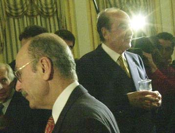 Δεν υπάρχουν εξωθεσμικά παράκεντρα στην περίπτωση του Προέδρου, κατά Μητσοτάκη