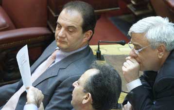 Συζήτηση Καραμανλή – Κακλαμάνη με επίκεντρο τα ΜΜΕ