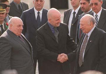 Οι πρόσφυγες να ξεχάσουν την επιστροφή, δηλώνει (για άλλη μια φορά) ο Ντενκτάς