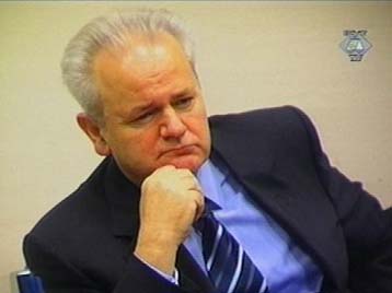 Εντός της ημέρας αναμένεται η τοποθέτηση του Μιλόσεβιτς επί του κατηγορητηρίου