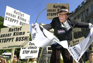 Σε εθελοντική βάση τοποθετεί τη μείωση εκπομπής ρύπων ο Αμερικανός πρόεδρος