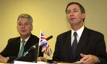 Αμφιβολίες για την ανάγκη επίθεσης κατά του Ιράκ εκφράζουν Γαλλία και Βρετανία