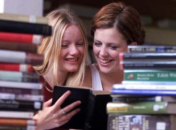 Η Πανελλήνια Ένωση Λογοτεχνών προκήρυξε τον 4ο διαγωνισμό Ποίησης και Διηγήματος