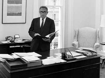 Στη δημοσιότητα τα απόρρητα τηλεφωνήματα του Κίσινγκερ – Αναφορές σε Ελλάδα και Κύπρο