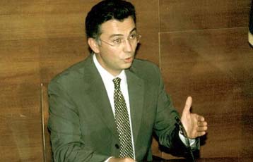 Η κυβέρνηση ενδιαφέρεται για τη θεσμική κατοχύρωση της διαπλοκής στα ΜΜΕ τονίζει η ΝΔ