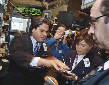 Απώλειες για τον Nasdaq την Πέμπτη – Πάνω από τις 10.000 μονάδες ο Dow Jones