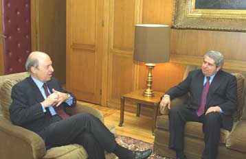 Ταύτιση απόψεων για Κυπριακό και ΕΕ διαπιστώθηκε στη συνάντηση Σημίτη – Χριστόφια