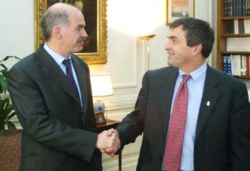 Τις διεθνείς εξελίξεις συζήτησαν ο Έλληνας ΥΠΕΞ και ο Αμερικανός πρεσβευτής