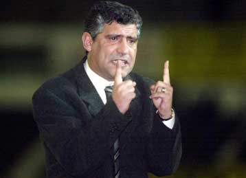 Πρώτα από όλα η Ξάνθη και μετά η Ίντερ, διεμήνυσε ο Σάντος