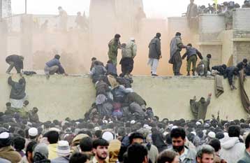 Σοβαρά επεισόδια σημάδεψαν ποδοσφαιρικό αγώνα στην Καμπούλ