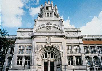 Σε αγώνα δρόμου για την αύξηση των επισκεπτών τους τα βρετανικά μουσεία