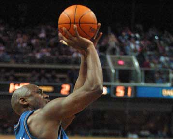 Με καλάθι στην εκπνοή του αγώνα, ο Τζόρνταν έδωσε τη νίκη στους Wizards