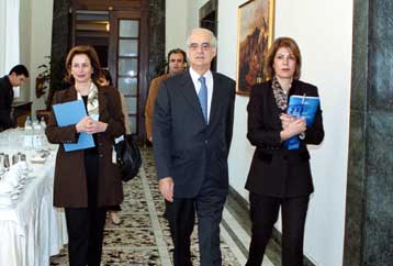 Η τρομοκρατία δεν αντιμετωπίζεται με χτυπήματα εναντίον αθώων, τόνισε ο Κακλαμάνης