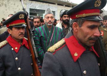 Υπό δρακόντεια μέτρα ασφαλείας η κηδεία του Αφγανού υπουργού Μεταφορών