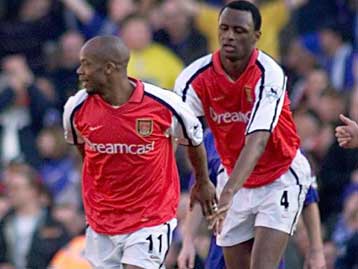 Τα φαβορί, ανάμεσά τους και η Αρσεναλ, συνεχίζουν στο Κύπελλο Αγγλίας