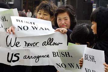 «Αξονας του κακού» και διεθνής οικονομία στην ατζέντα του Μπους στην Ιαπωνία