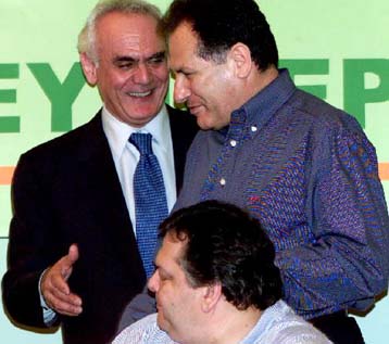 «Ναι μεν αλλά» από στελέχη του ΠΑΣΟΚ στις προτάσεις Λαλιώτη για κυβερνητική συνεργασία