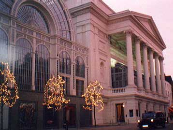 Νέοι και μεσαίου εισοδήματος οι φίλοι της Όπερας του Λονδίνου