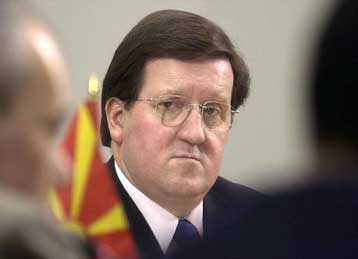 Παρατείνεται για τρεις ακόμα μήνες η παρουσία της Συμμαχίας στην ΠΓΔΜ