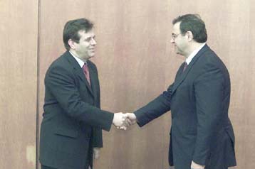 Επαφές με Β.Κοστούνιτσα και Ζ.Τζίντζιτς είχε ο Ν.Χριστοδουλάκης