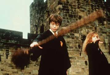 Η δεύτερη πιο εμπορική ταινία όλων των εποχών «Ο Χάρι Πότερ και η Φιλοσοφική Λίθος»