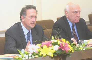 Διευθέτηση του ζητήματος των συμβασιούχων της ΠΟΕ-ΟΤΑ υπόσχεται το ΥΠΕΣ