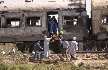 Ένα γκαζάκι «ενοχοποιείται» για την τραγωδία της αμαξοστοιχίας στην Αίγυπτο