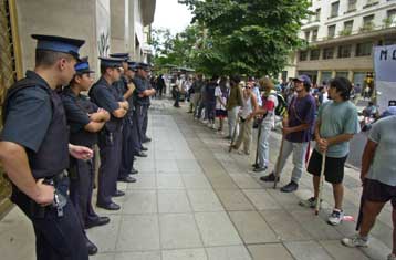 Χιλιάδες άνεργοι κατέβηκαν και πάλι στους δρόμους του Μπουένος Αϊρες