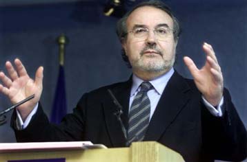 Αιχμές από τον Π.Σόλμπες για τους δείκτες της ανεργίας στην Ελλάδα