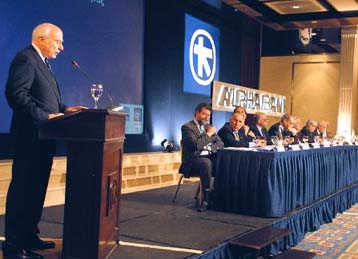 Μείωση 7,8% σημείωσαν τα κέρδη του ομίλου της Alpha Bank το 2001