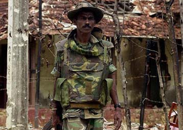 Οι Ταμίλ της Σρι Λάνκα αφήνουν τα όπλα και συμφωνούν σε διαρκή εκεχειρία