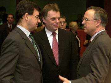 Πλεόνασμα 49,6 δισ. ευρώ στο εμπορικό ισοζύγιο της ευρωζώνης το 2001