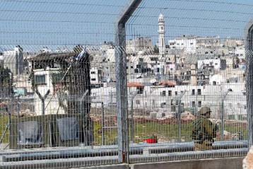 Εύθραυστα βήματα ειρήνης στη Μέση Ανατολή, στοιχειωμένα όμως ακόμη από τη βία