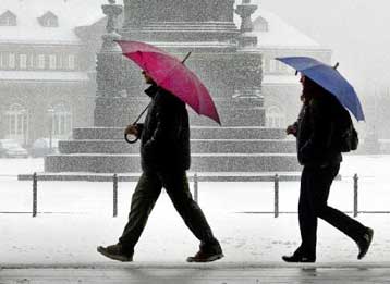 Σφοδρή κακοκαιρία με 13 νεκρούς στη Βρετανία και στη Γερμανία