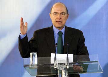 Οι εκλογές θα γίνουν κανονικά το 2004, ξεκαθάρισε ο πρωθυπουργός από την Έδεσσα