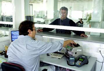 Αρχίζει η υποβολή των φορολογικών δηλώσεων του 2001