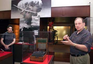 Οι αμερικανικές μυστικές υπηρεσίες θέμα έκθεσης στην Καλιφόρνια