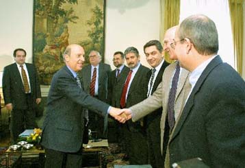 Κλιμακώνεται η αντιπαράθεση ΠΑΣΟΚ και Νέας Δημοκρατίας