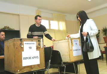 Μάχη στήθος με στήθος μεταξύ Ρουπακιώτη και Παξινού στο ΔΣΑ