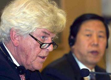 Η Κίνα θα στηρίξει το ευρώ, διαβεβαίωσε τον Ντούιζενμπεργκ ο Κινέζος ομολογός του