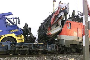 Σύγκρουση δύο τρένων στην Αυστρία, με τουλάχιστον έξι νεκρούς και πολλούς τραυματίες