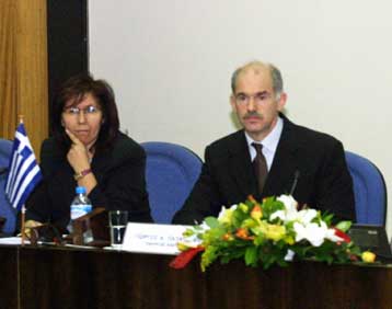 Χείρα βοηθείας έτεινε ο Γ. Παπανδρέου προς τους μετανάστες που ζουν στην Ελλάδα