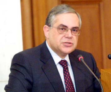 Σε «κατάλληλο» επίπεδο τα επιτόκια της ευρωζώνης, κατά τον Λ.Παπαδήμο